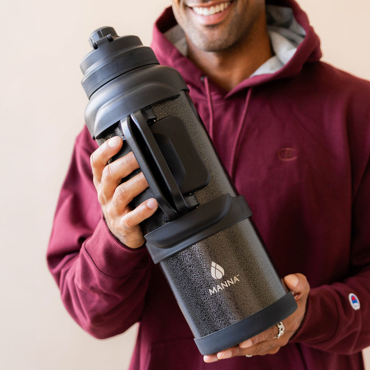 4l-titan-bottle-135-oz-u3 5Manna_Website_Lifestyles-29.jpg
